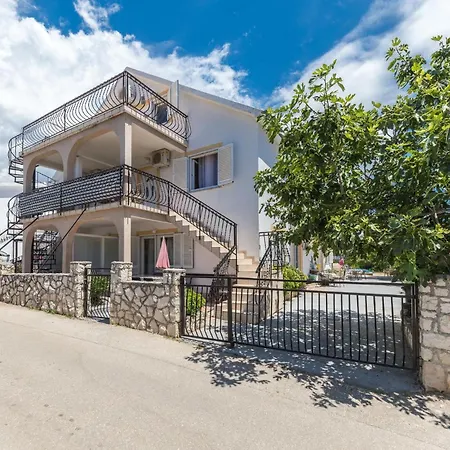 Apartment In Okrug Gornji With Wifi Trogir