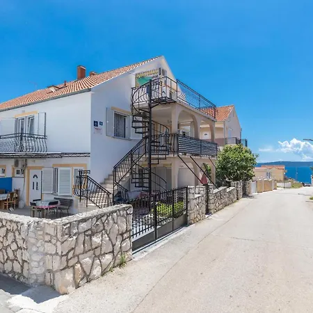 Apartment In Okrug Gornji With Wifi *