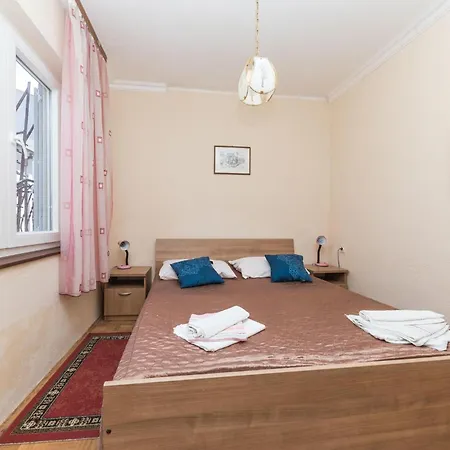 Apartment In Okrug Gornji With Wifi Trogir